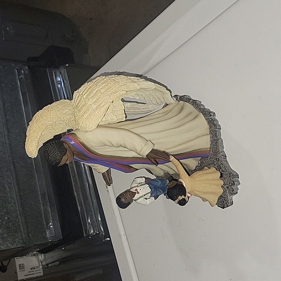 Angel Figurine - Picture 4 of 4